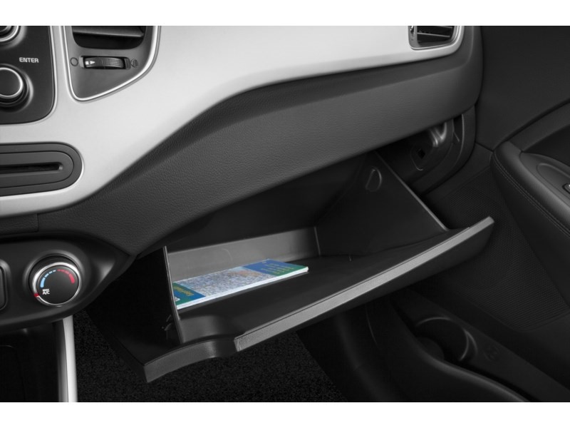 2015 Kia Rondo LX 5-Seater (M6) Interior Shot 4