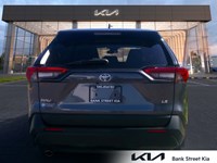 2022 Toyota RAV4 LE FWD