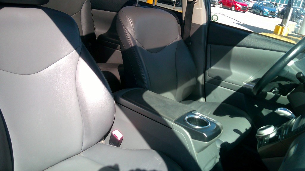 2013 Toyota Prius v 5dr HB