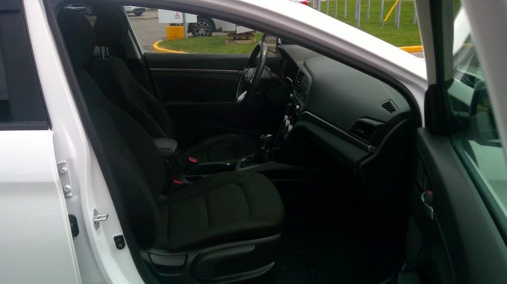 2020 Hyundai Elantra Preferred w/Sun & Safety Package IVT