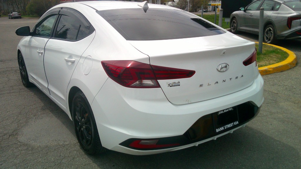 2020 Hyundai Elantra Preferred w/Sun & Safety Package IVT