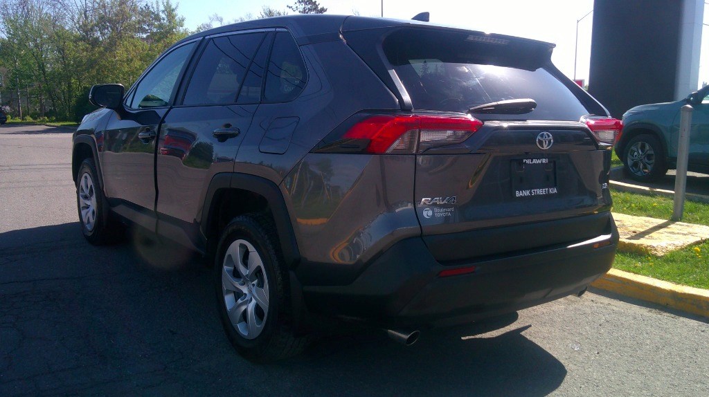 2022 Toyota RAV4 LE FWD