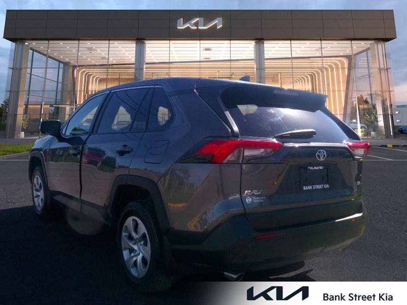 2022 Toyota RAV4 LE FWD