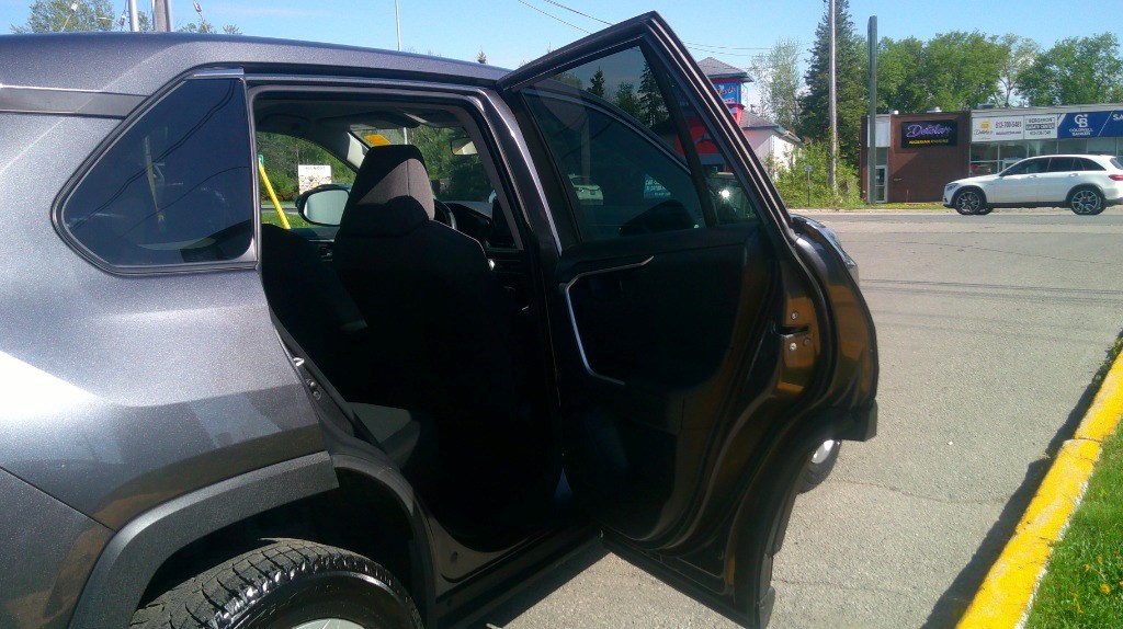 2022 Toyota RAV4 LE FWD