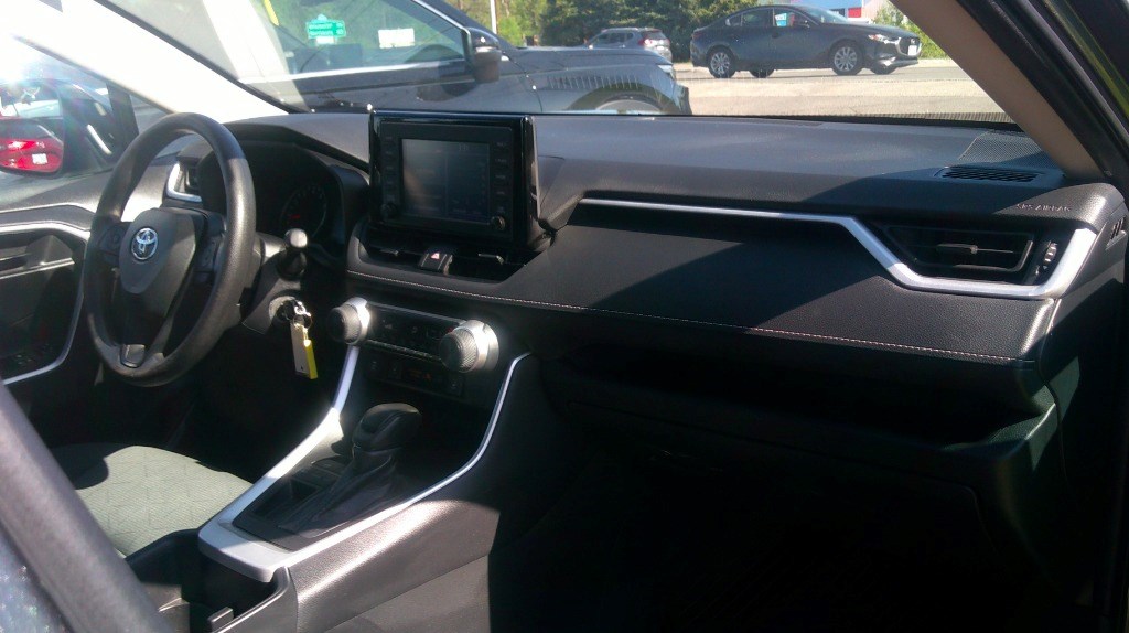 2022 Toyota RAV4 LE FWD