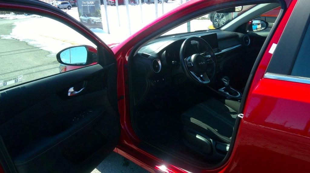 2023 Kia Forte5 5 EX IVT