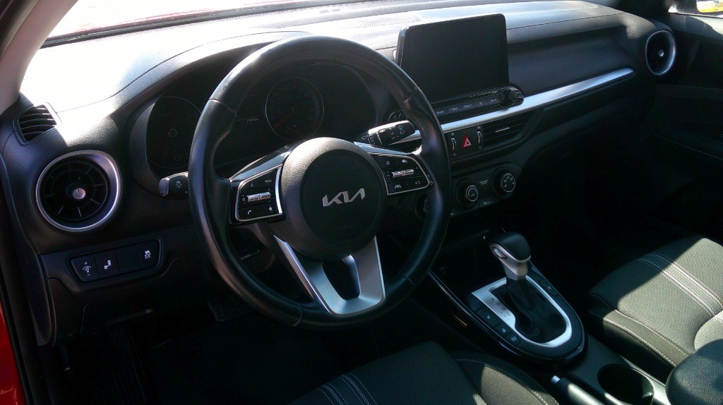 2023 Kia Forte5 5 EX IVT