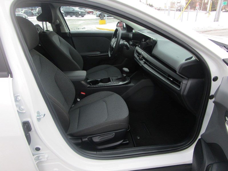 2025 Kia K4 LX FWD