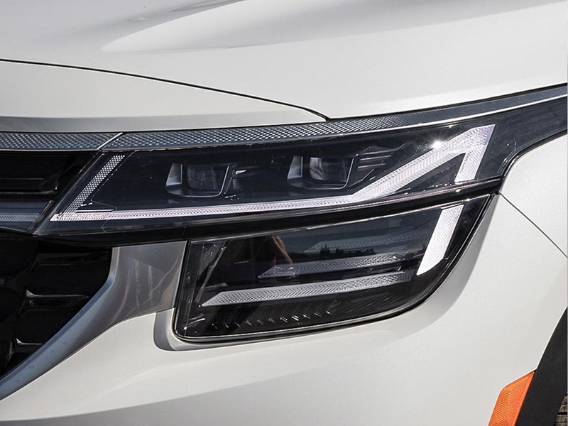 2025 Kia Seltos SX AWD w/Brown Interior