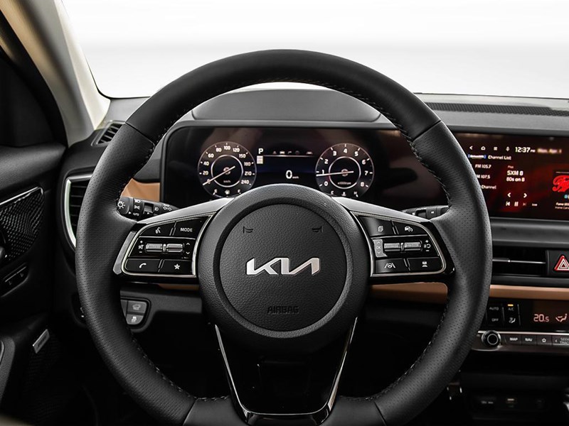 2025 Kia Seltos SX AWD w/Brown Interior