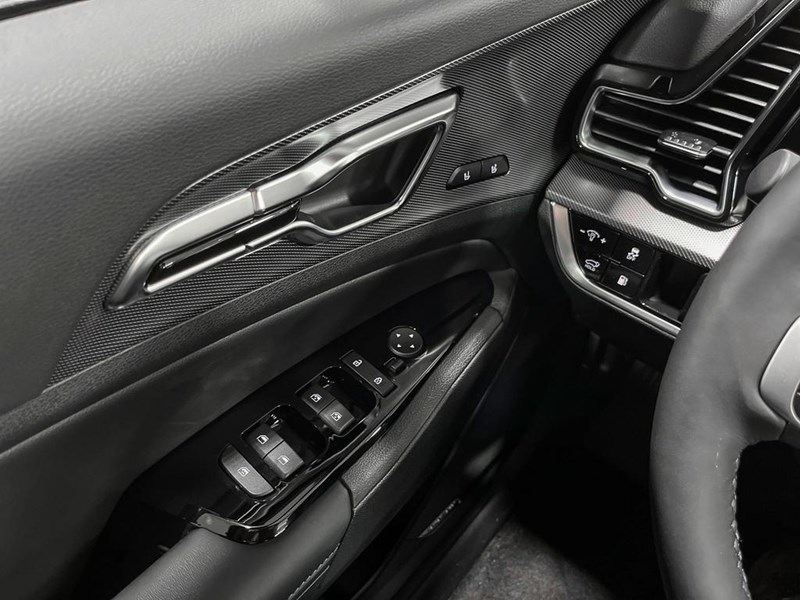 2025 Kia Sportage PHEV SX AWD w/Black Interior