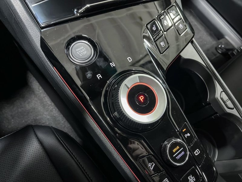 2025 Kia Sportage PHEV SX AWD w/Black Interior