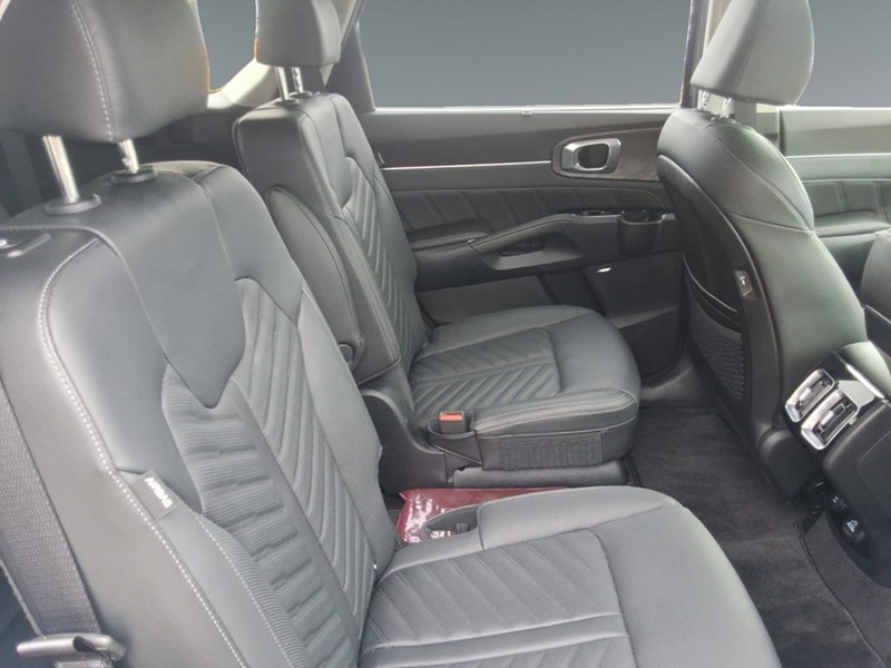 2025 Kia Sorento X-Line Limited AWD w/Black Interior