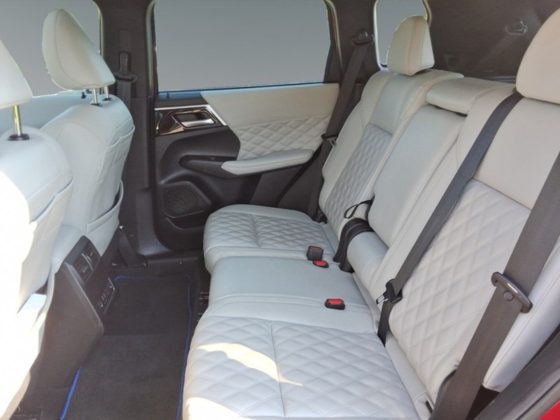 2023 Mitsubishi Outlander Plug-In Hybrid SEL S-AWC