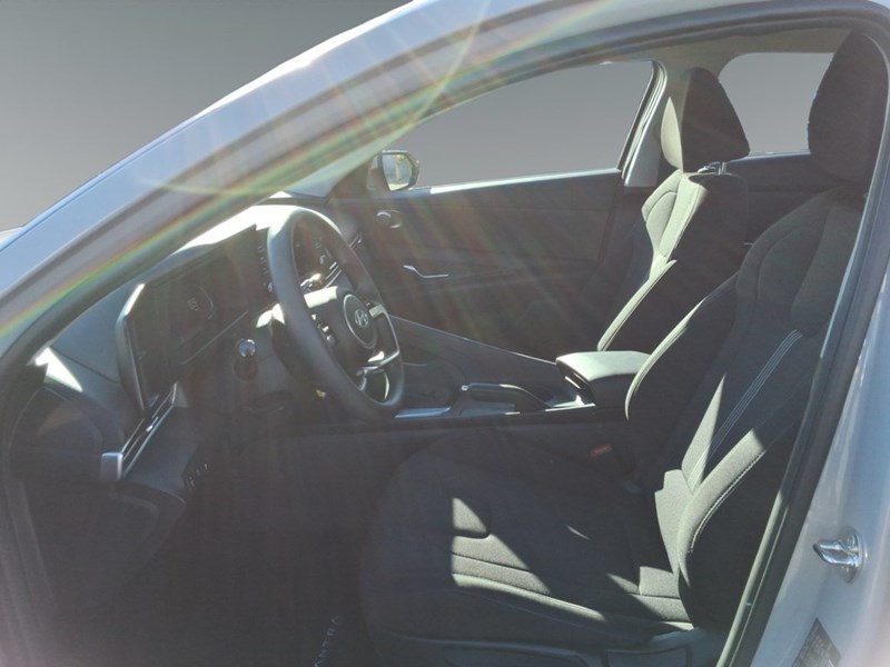 2024 Hyundai Elantra Essential IVT