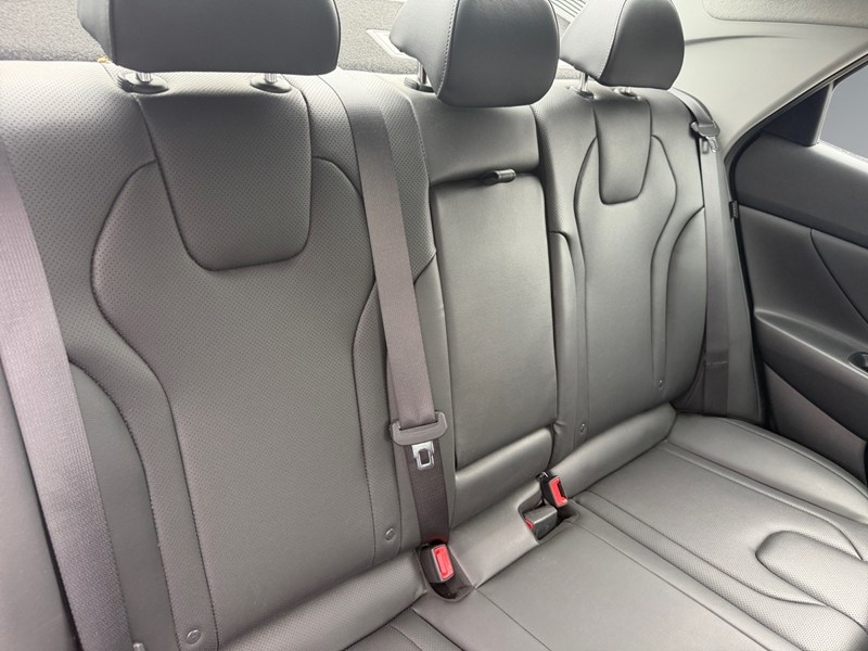 2024 Hyundai Elantra HEV Luxury DCT
