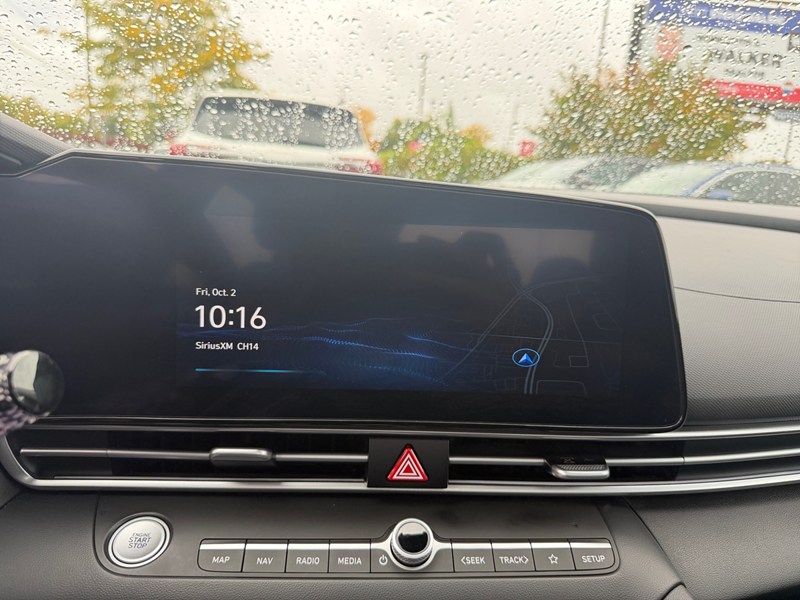 2024 Hyundai Elantra HEV Luxury DCT