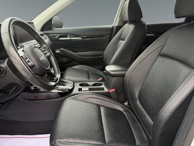 2022 Kia Seltos SX Turbo AWD w/Black Interior