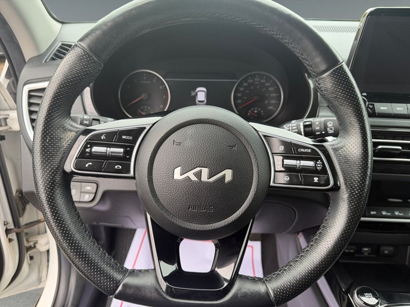 2022 Kia Seltos SX Turbo AWD w/Black Interior