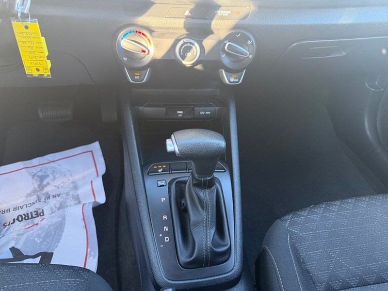 2023 Kia Rio LX Premium IVT