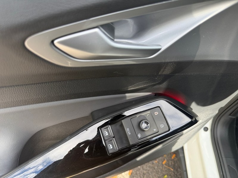 2023 Volkswagen ID.4 Pro AWD w/SK On Battery