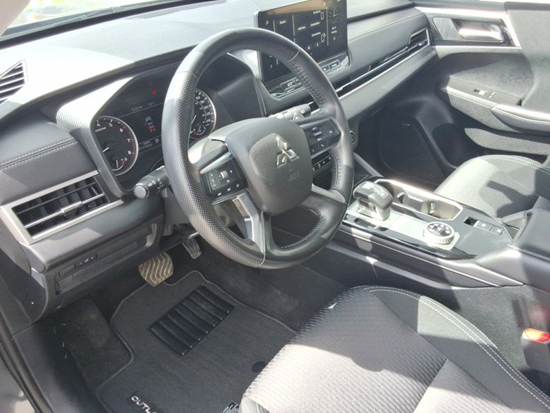 2025 Mitsubishi Outlander ES S-AWC
