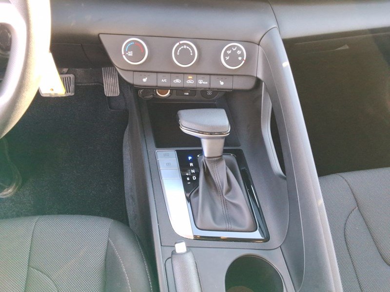2024 Hyundai Elantra Essential IVT