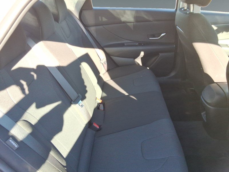 2024 Hyundai Elantra Essential IVT