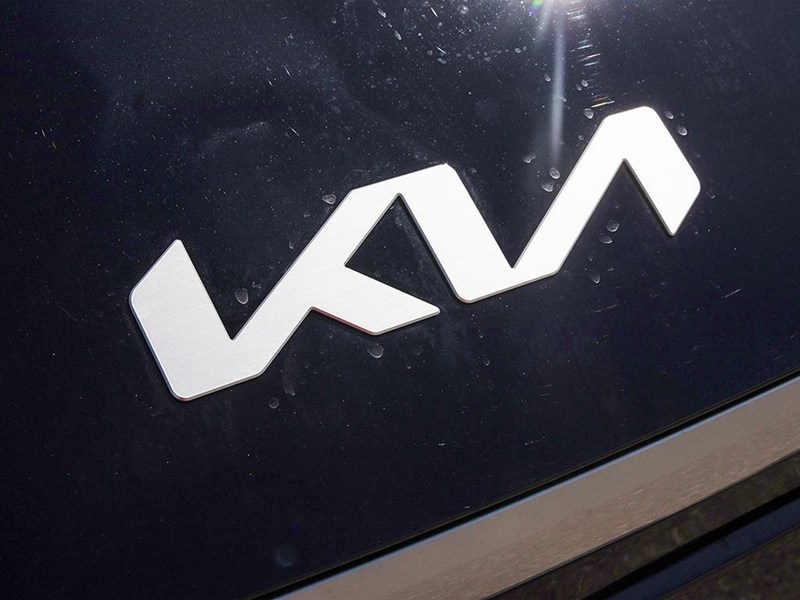 2026 Kia EV9 Land w/Premium Package AWD