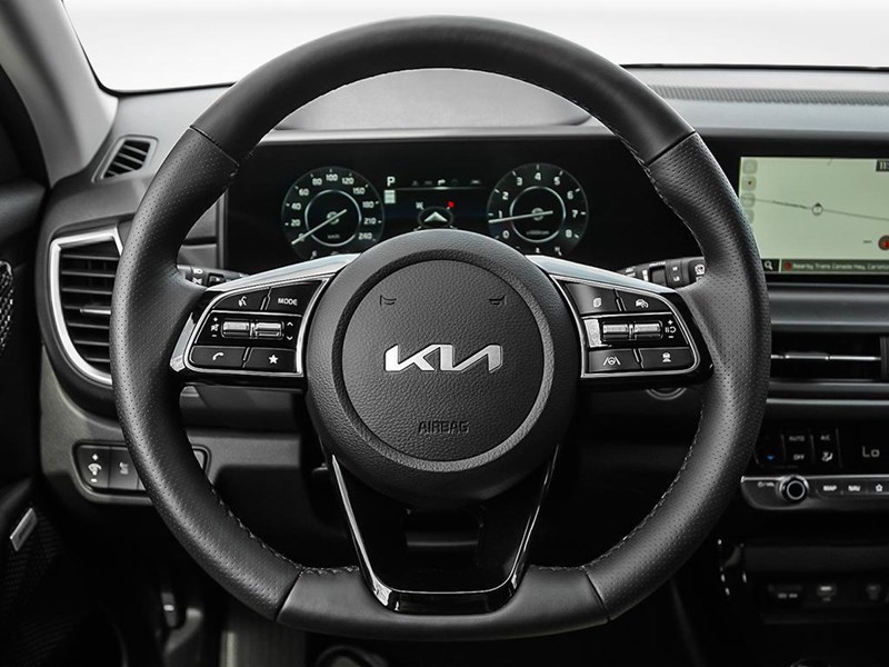 2025 Kia Seltos SX AWD w/Brown Interior