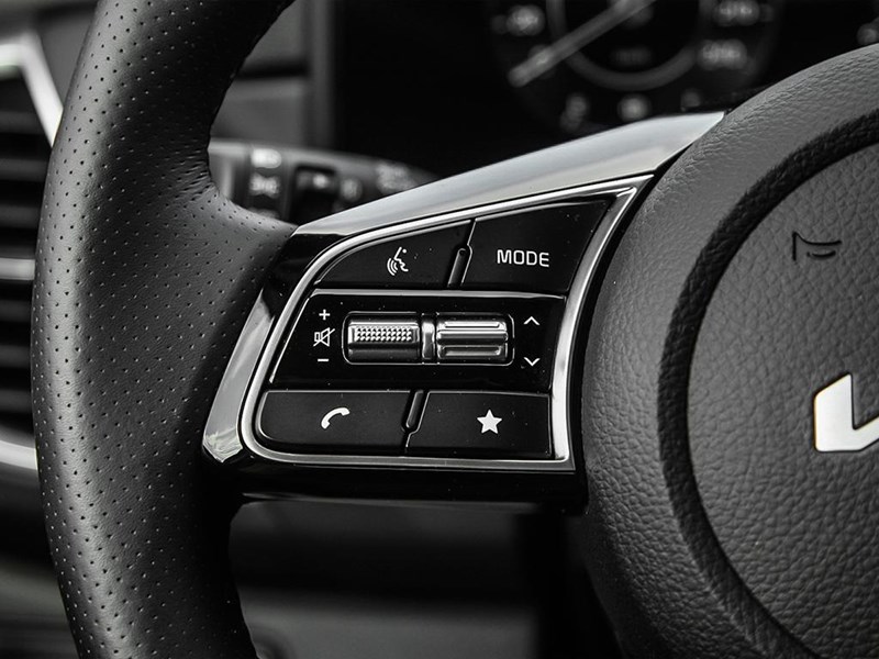 2025 Kia Seltos SX AWD w/Brown Interior
