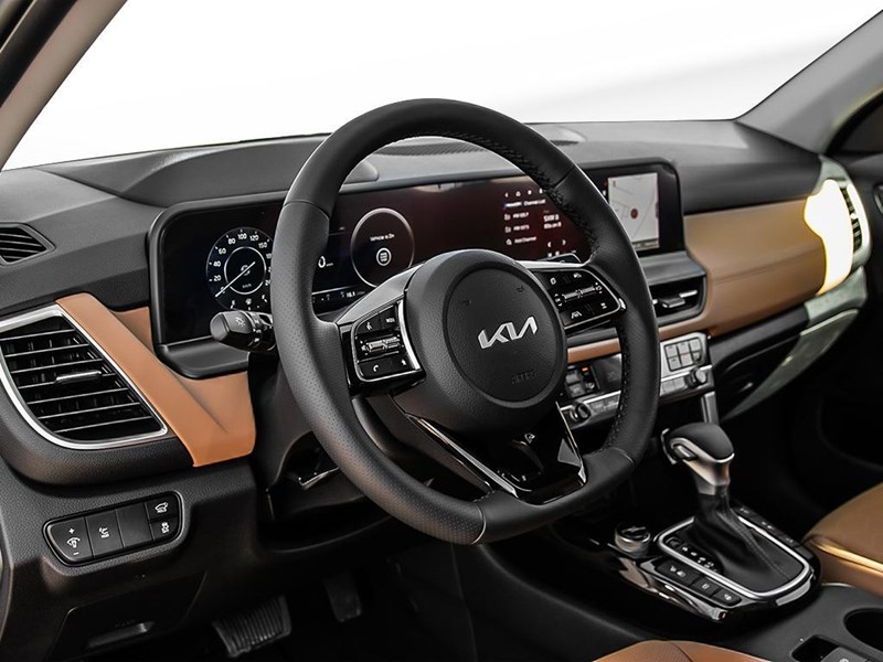 2025 Kia Seltos SX AWD w/Brown Interior
