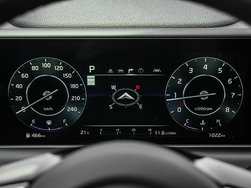 2025 Kia Seltos SX AWD w/Brown Interior