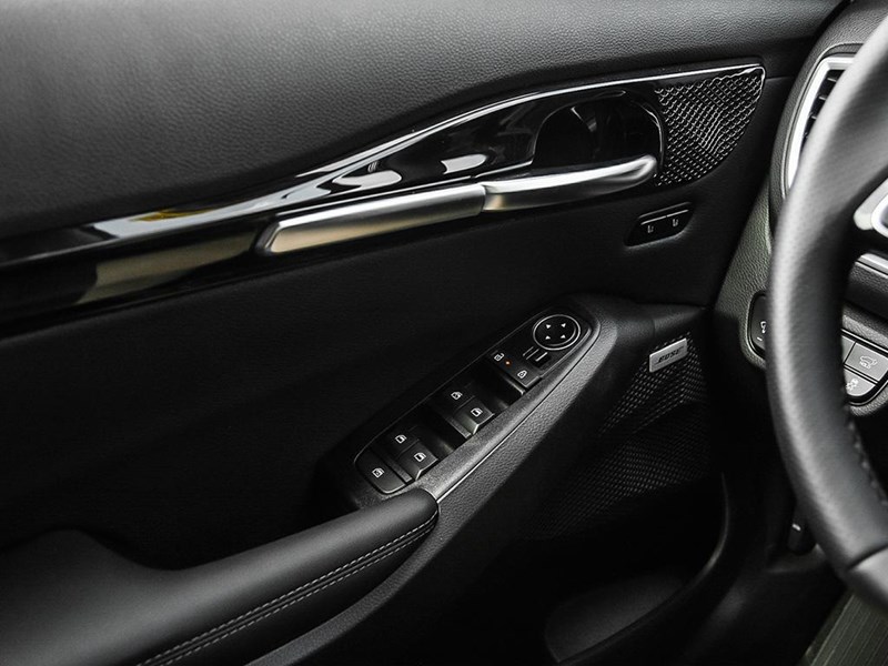 2025 Kia Seltos SX AWD w/Brown Interior