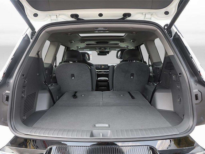 2026 Kia EV9 Land AWD with Premium Pkg