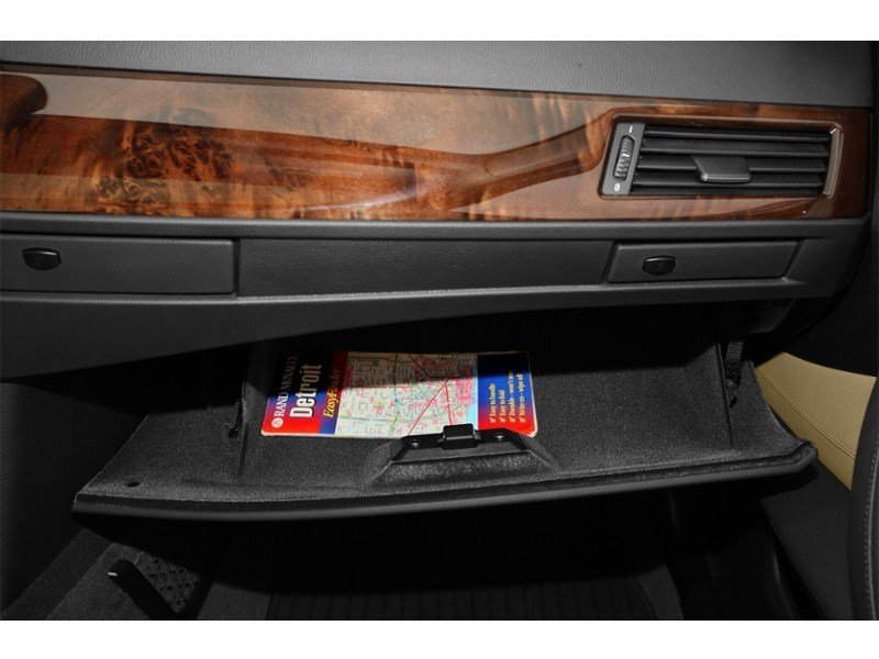 2009 BMW 528 i Interior Shot 4