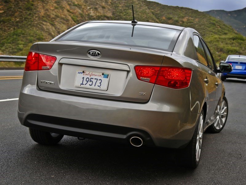 2013 Kia Forte 2.0L LX (M6) OEM Shot 2
