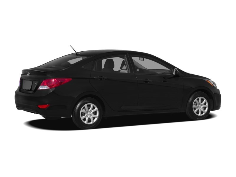 2012 Hyundai Accent GL Exterior Shot 2