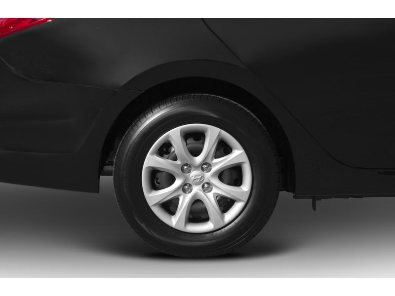 2012 Hyundai Accent GL Exterior Shot 5