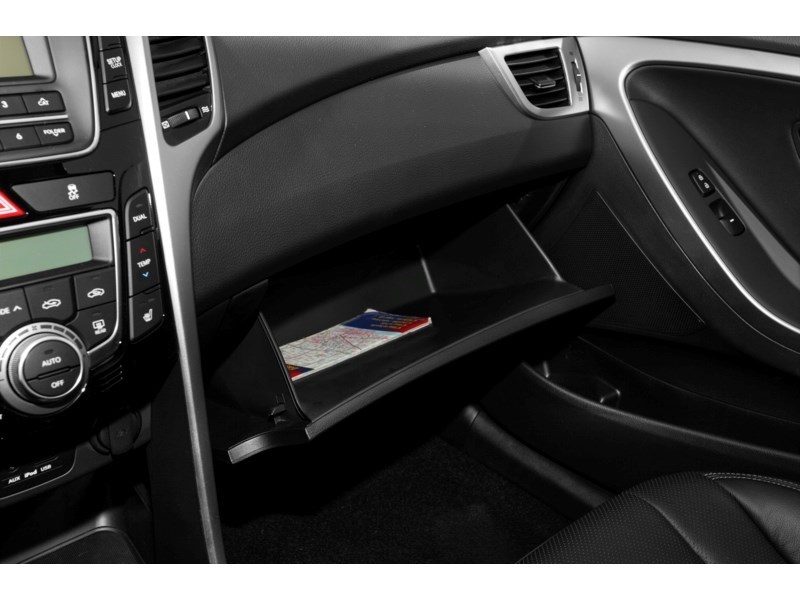 2013 Hyundai Elantra GT GL (A6) Interior Shot 4