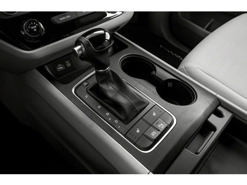 2015 Kia Sedona LX Exterior Shot 12