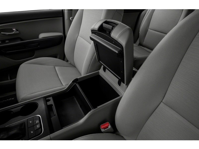 2015 Kia Sedona LX Interior Shot 8
