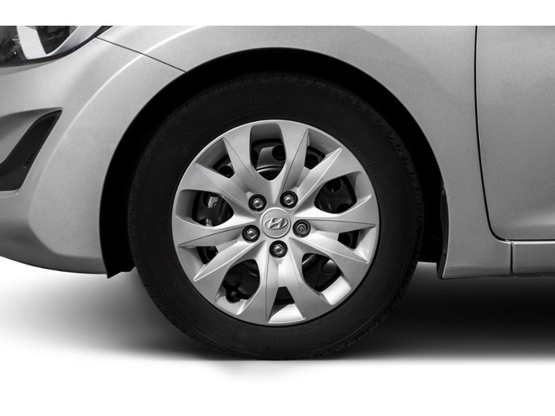 2014 Hyundai Elantra GL (A6) Exterior Shot 5
