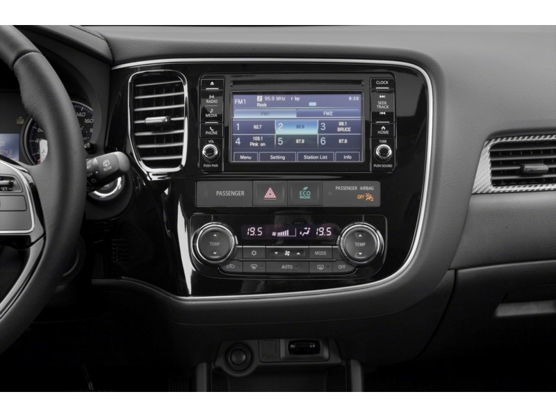 2018 Mitsubishi Outlander ES Interior Shot 2
