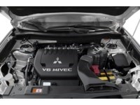 2018 Mitsubishi Outlander ES Exterior Shot 3