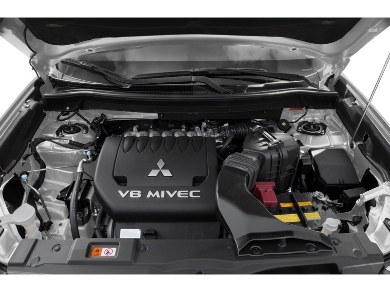 2018 Mitsubishi Outlander ES Exterior Shot 3