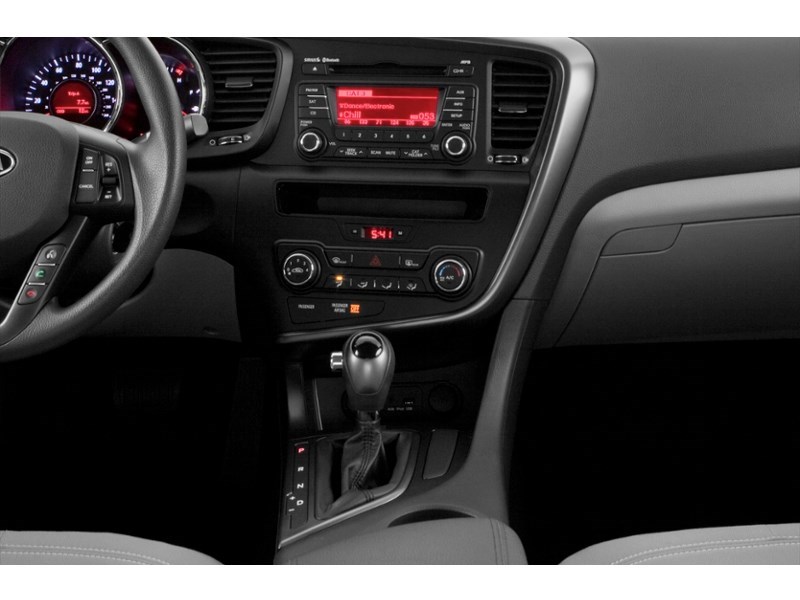 2013 Kia Optima LX (M6) Exterior Shot 9