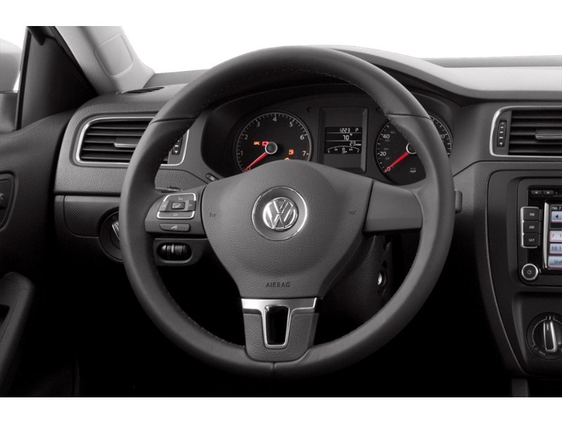 2013 Volkswagen Jetta 2.0L Trendline (M5) Interior Shot 2