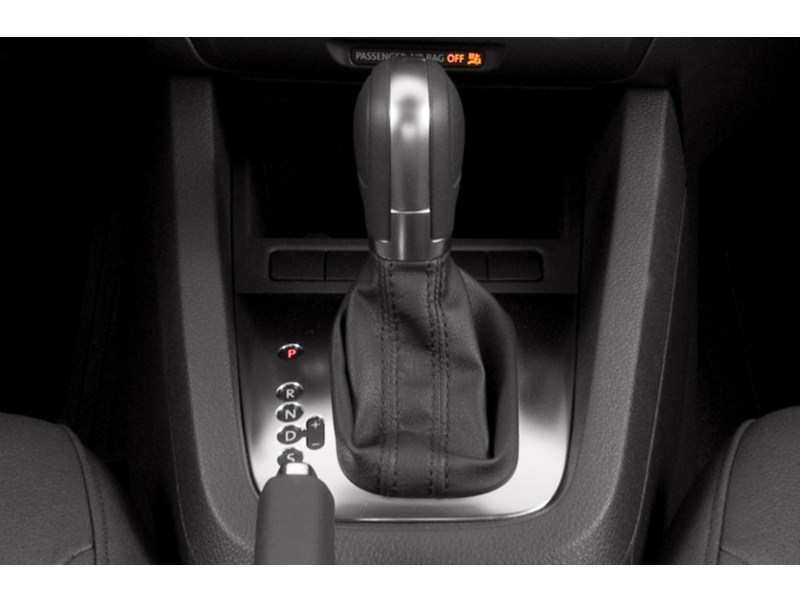2013 Volkswagen Jetta 2.0L Trendline (M5) Exterior Shot 9