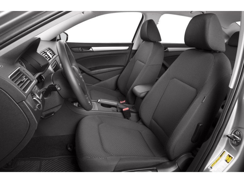 2013 Volkswagen Passat 2.5L Trendline (M5) Interior Shot 4